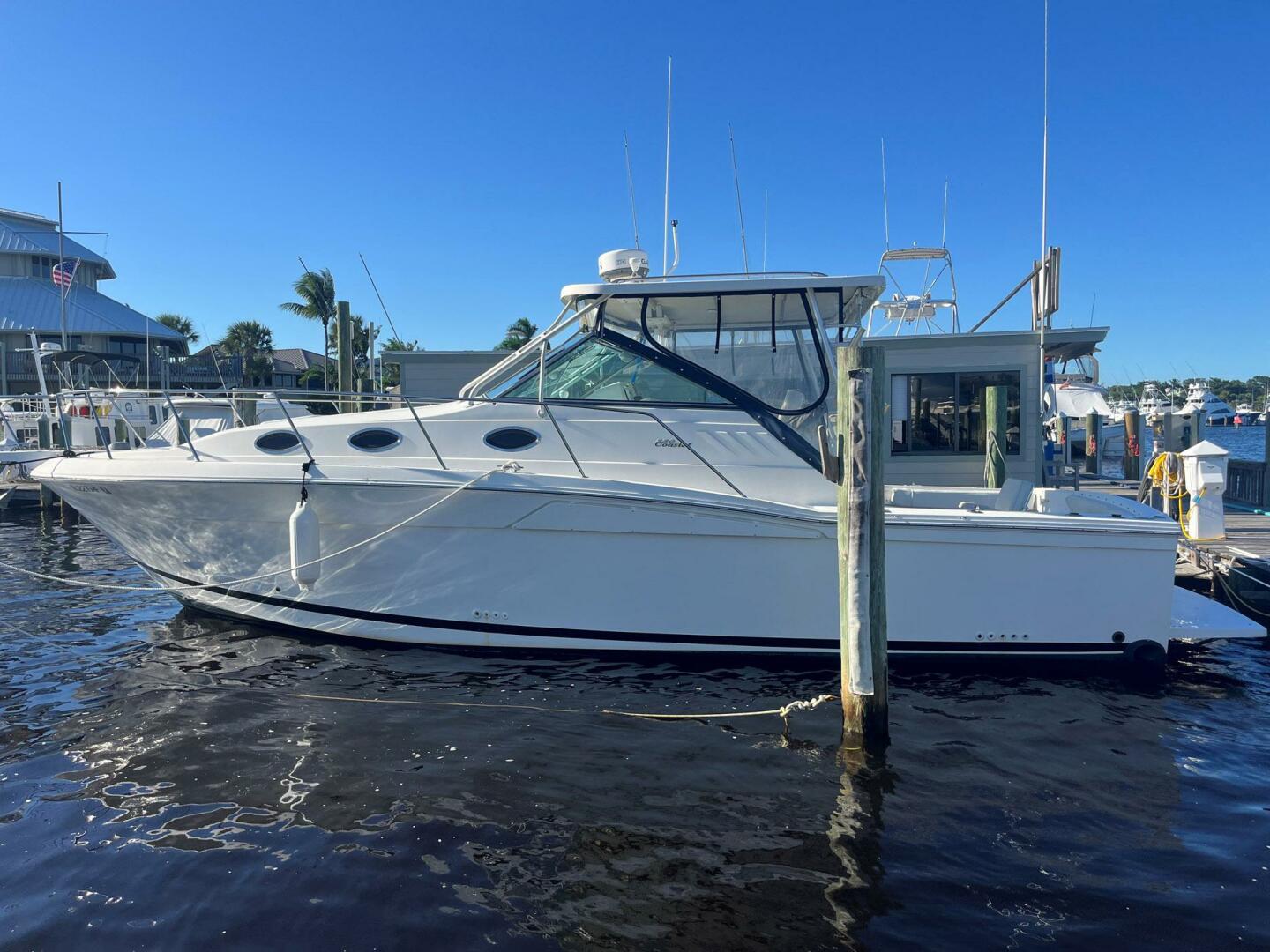 2001 Wellcraft 330 Coastal - Image 1