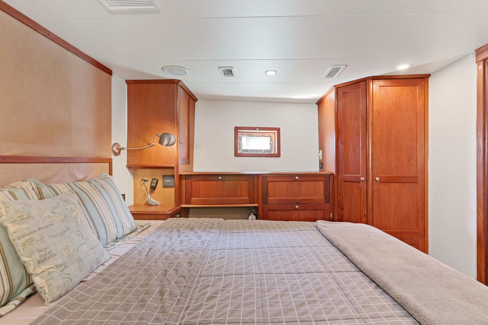 2004 Northern Marine 5700 Expedition - Image 22