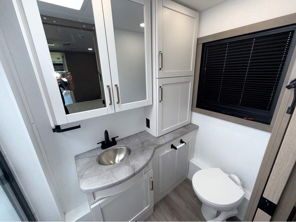 2027 ENTEGRA COACH VISION XL 36C - Image 33