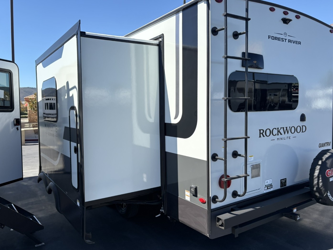 2027 Forest River Rockwood Mini Lite 2515S - Image 3
