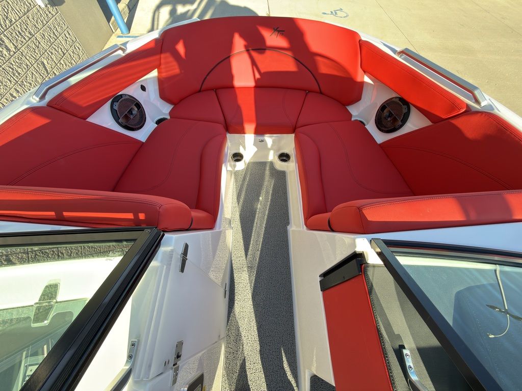 2019 MasterCraft XT22 - Image 63