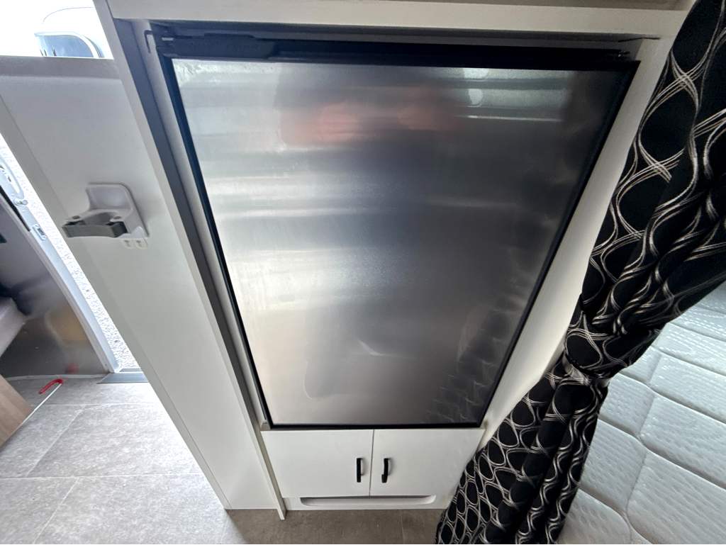 2022 AIRSTREAM CARAVEL 19CB - Image 27