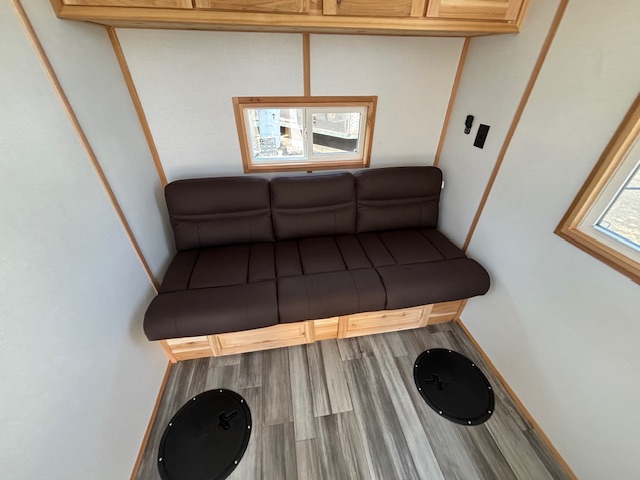 2026 Ice Castle Grandpa’s Hideout 6.5′ x 10′ - Image 9