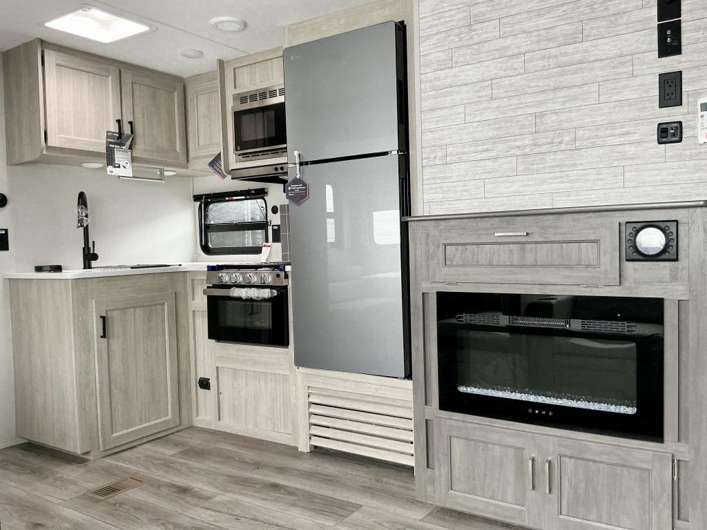 2026 COACHMEN 333DORM - Image 6