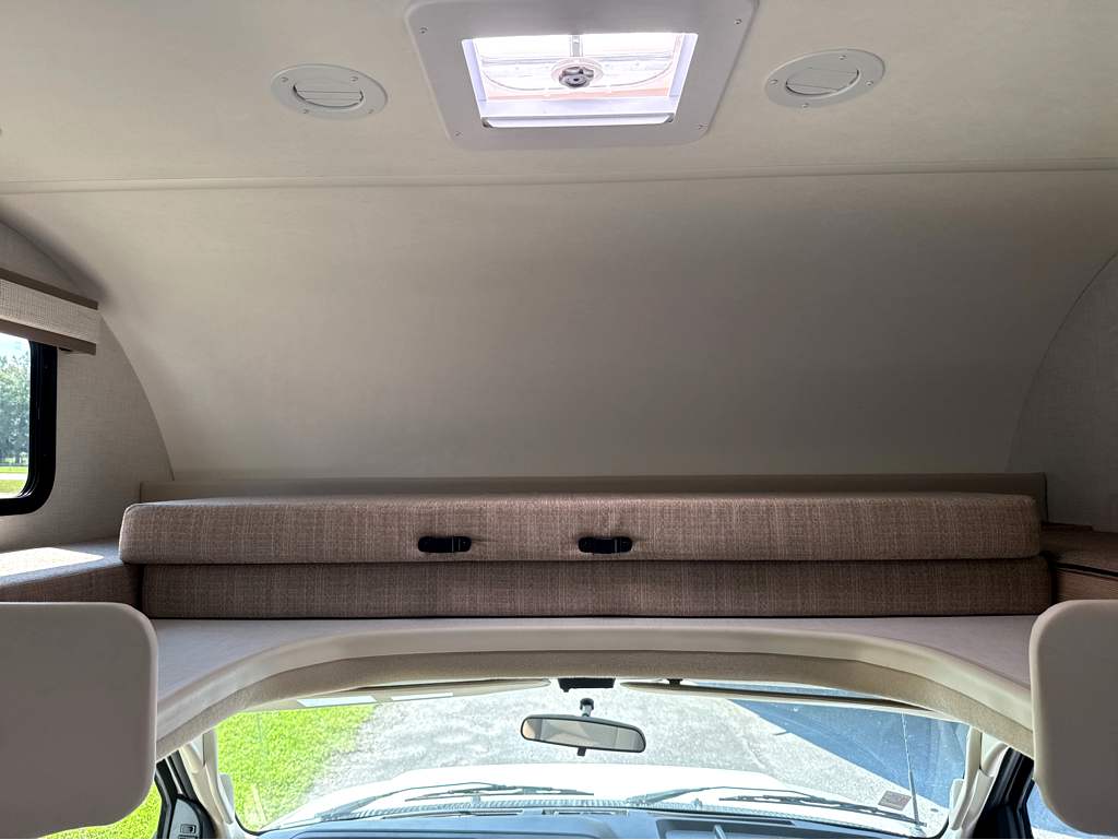 2027 THOR MOTOR COACH MAGNITUDE GA28 - Image 8