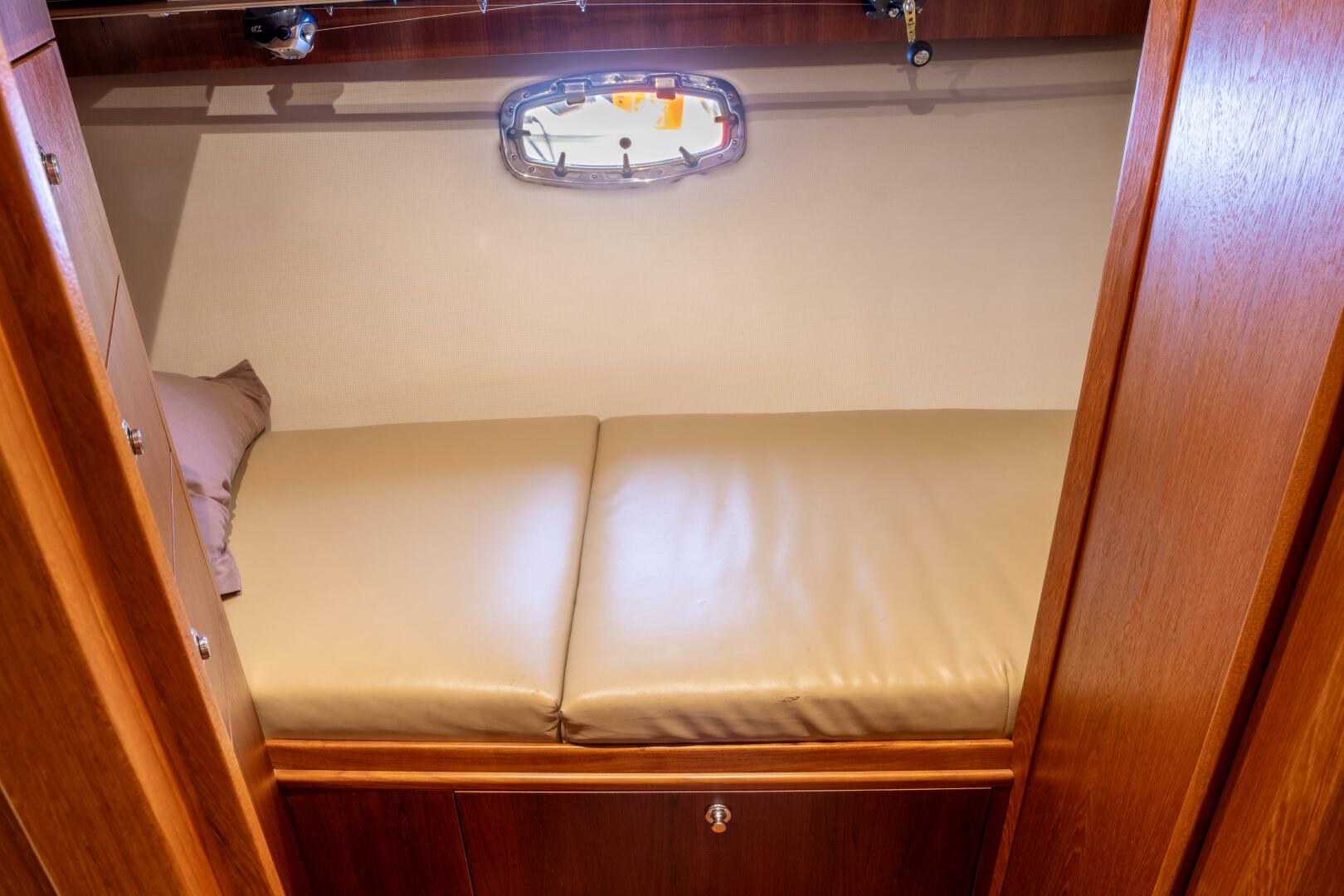 2015 Tiara Yachts 4300 Open - Image 15