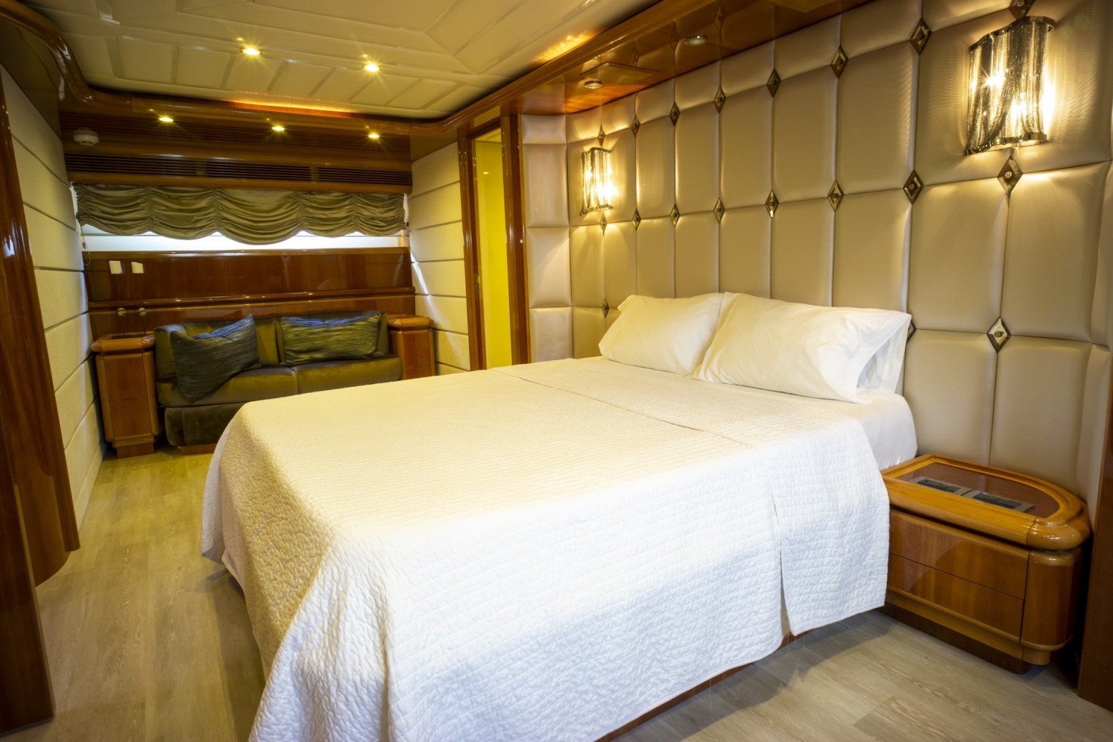 2000 Ferretti Yachts Custom Line 94 - Image 35
