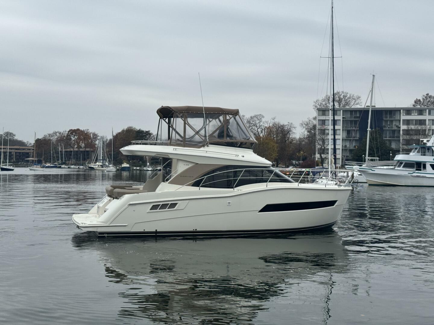 2016 Carver C34 Command Bridge - Image 8