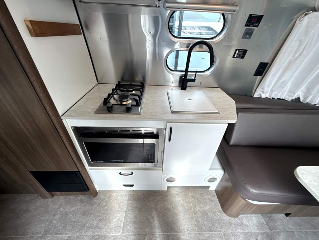 2022 AIRSTREAM CARAVEL 19CB - Image 15