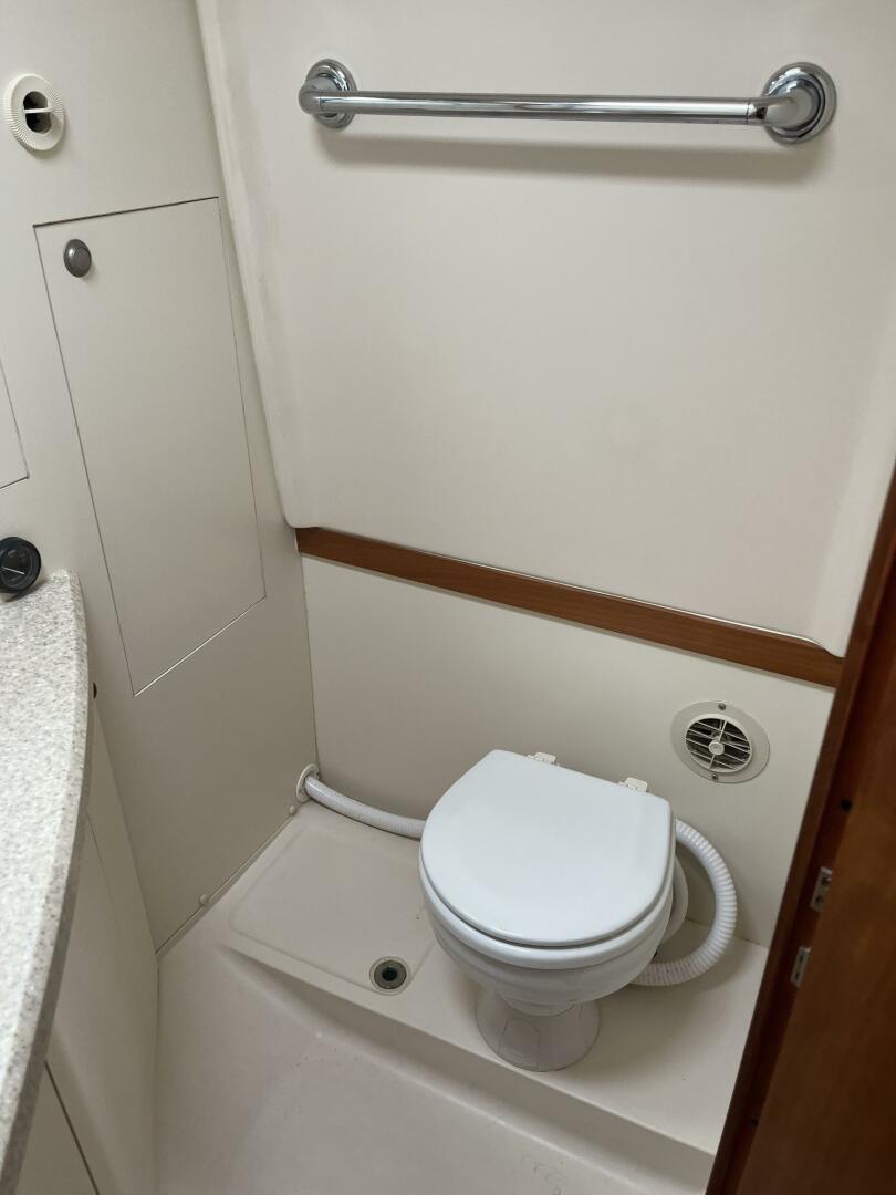 2005 Mainship Pilot 30 Base - Image 9