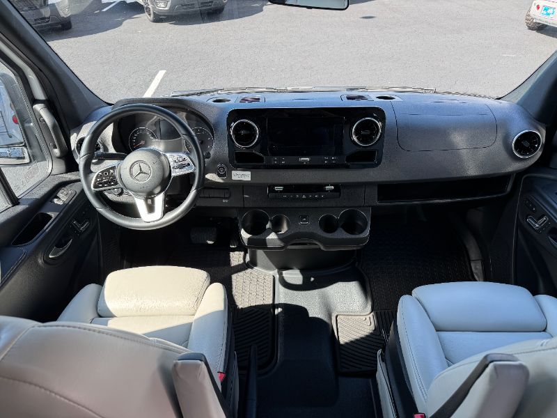 2023 Grech RV Strada-ion AWD Lounge - Image 3
