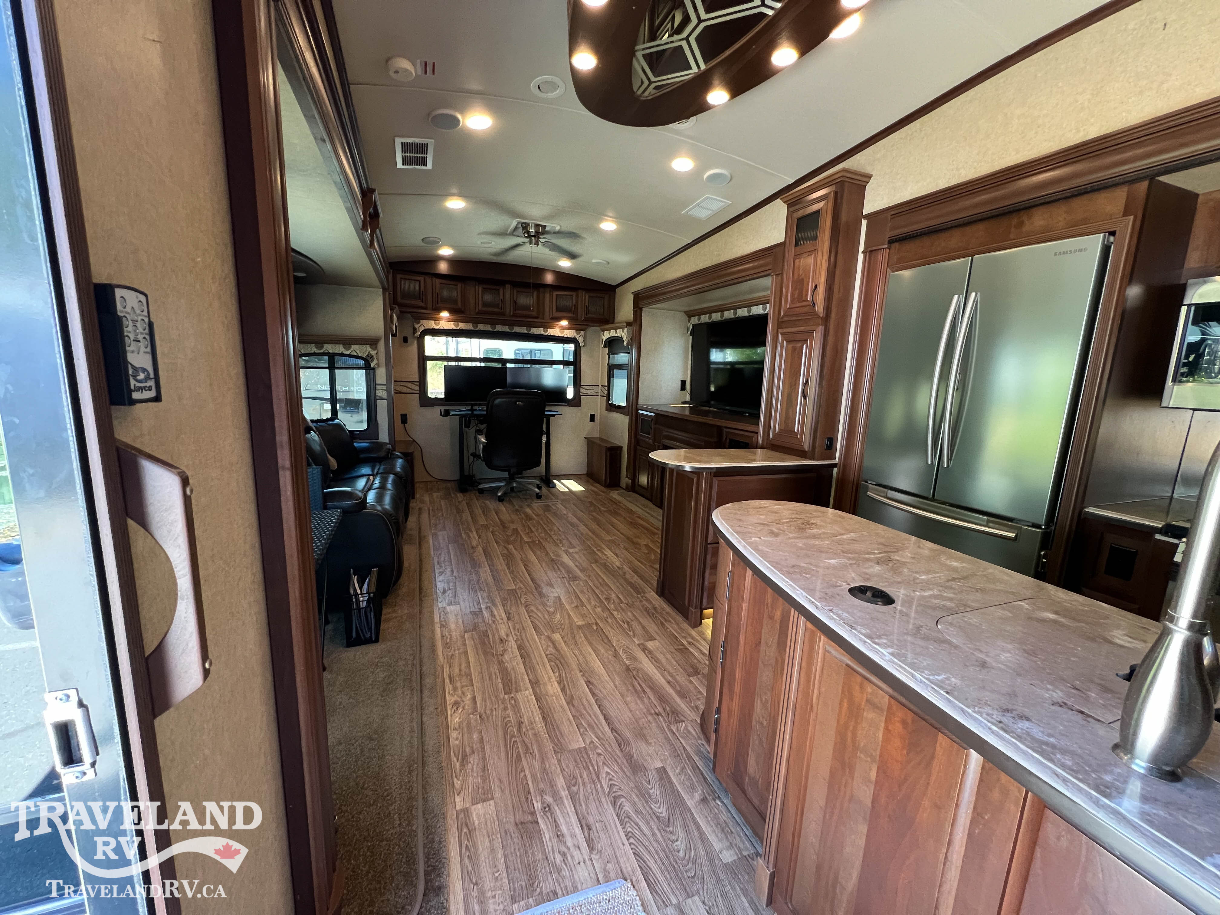 2015 Jayco Pinnacle 36RSQS - Image 3