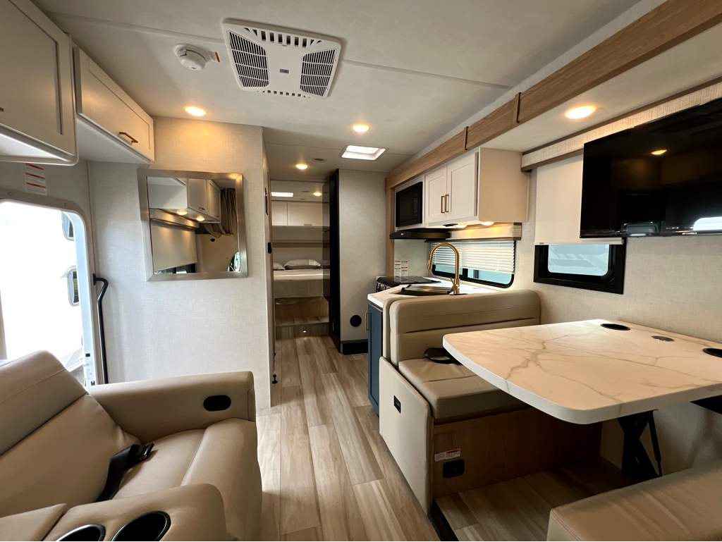 2027 THOR MOTOR COACH MAGNITUDE GA28 - Image 7