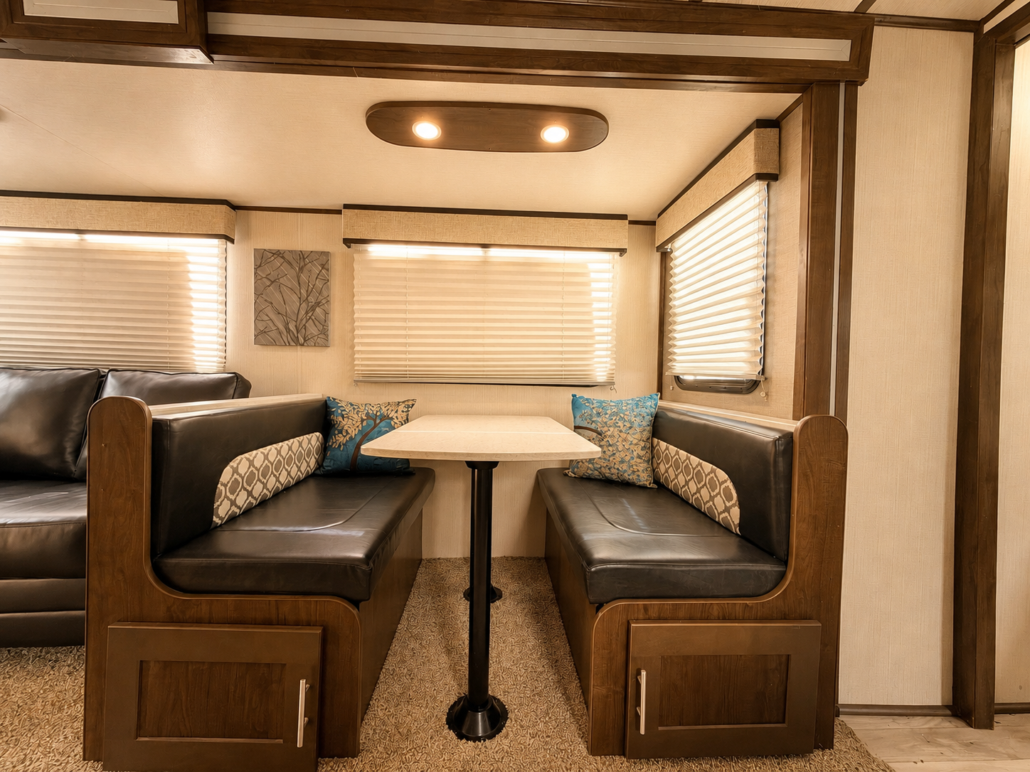 2019 Cruiser RV Radiance Ultra-Lite R-25RB - Image 11