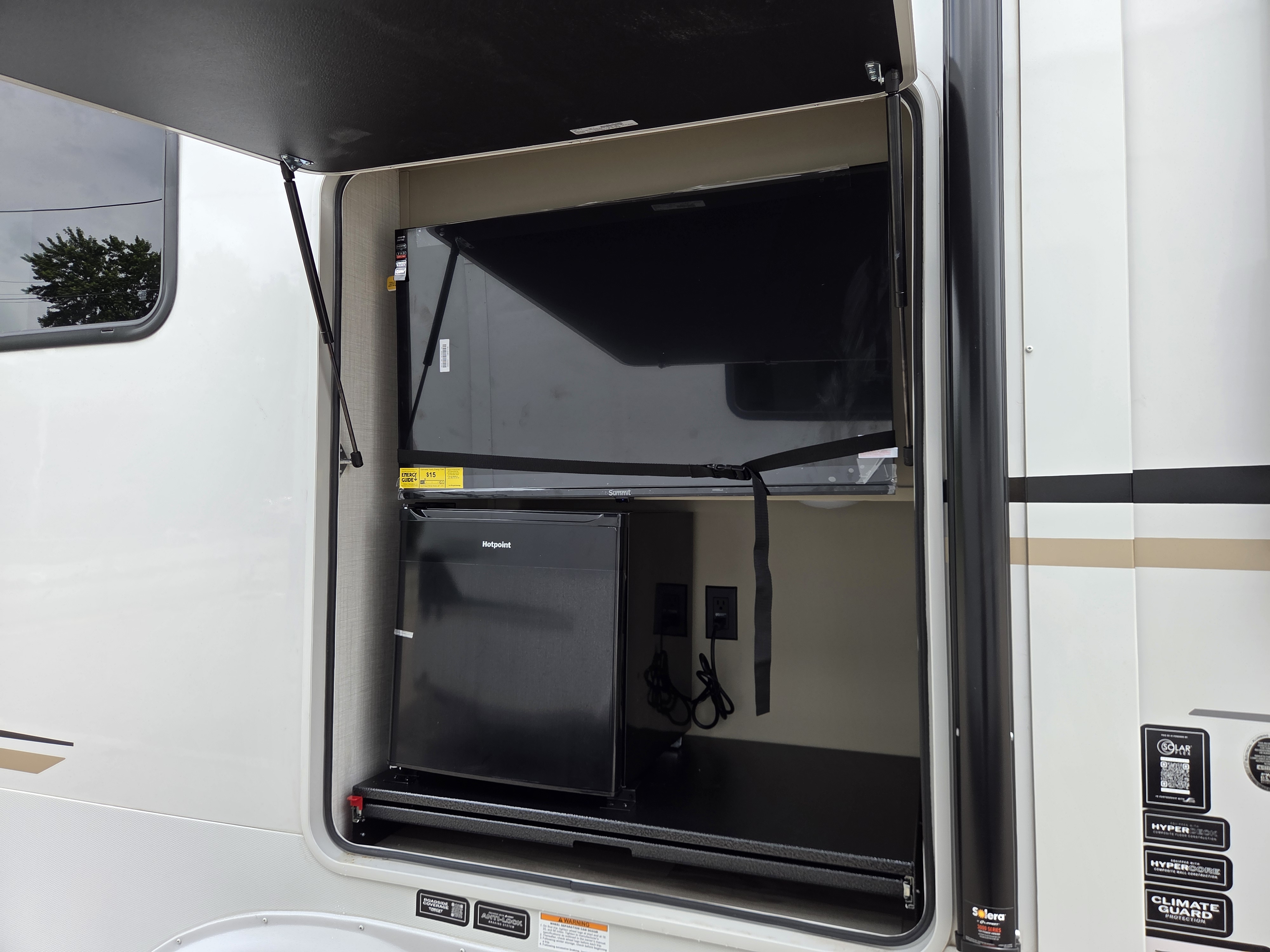 2027 Keystone Cougar Half-Ton 26RKE - Image 2