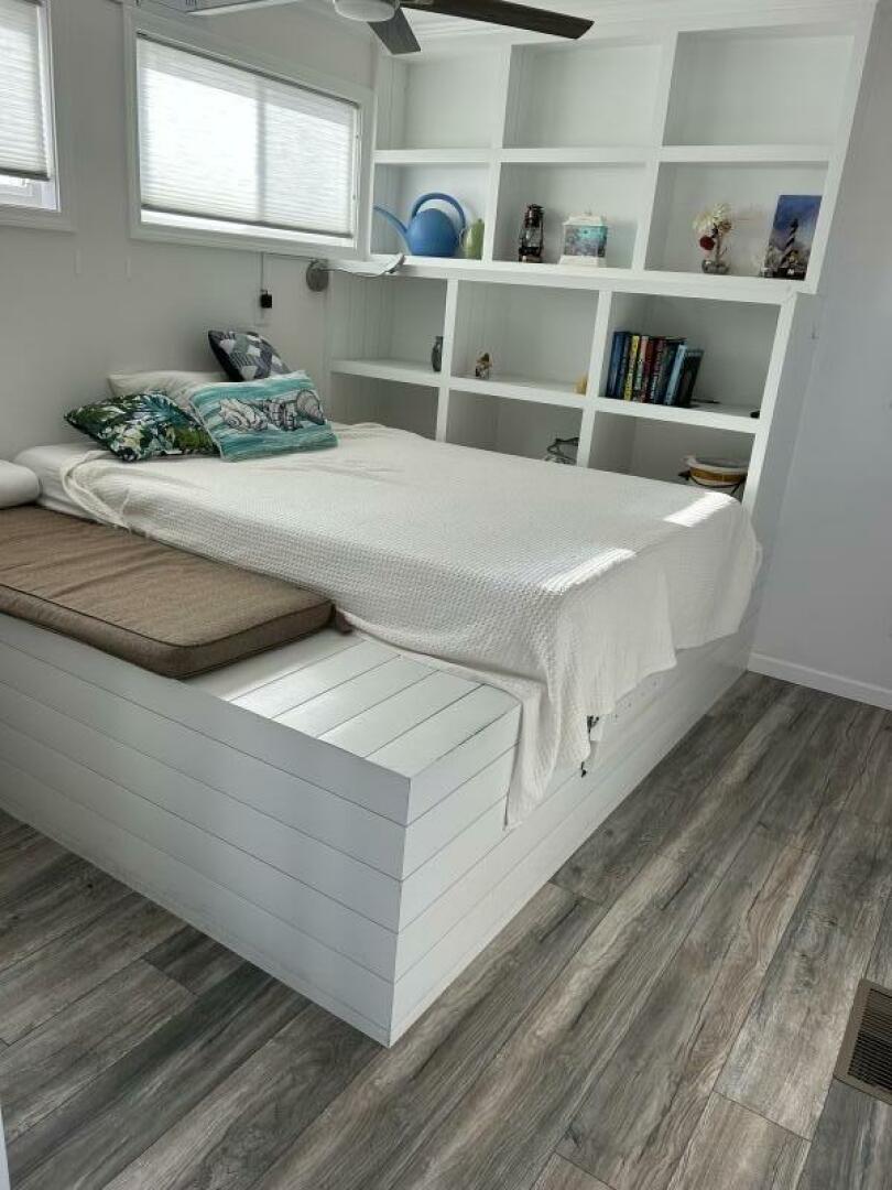 2019 Harbor Home Cozy Cottage 52' x 16' Tiny Boat - Image 15