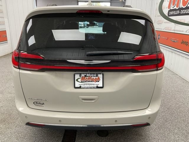 2021 Chrysler Pacifica Wagon 4D Touring - Image 9