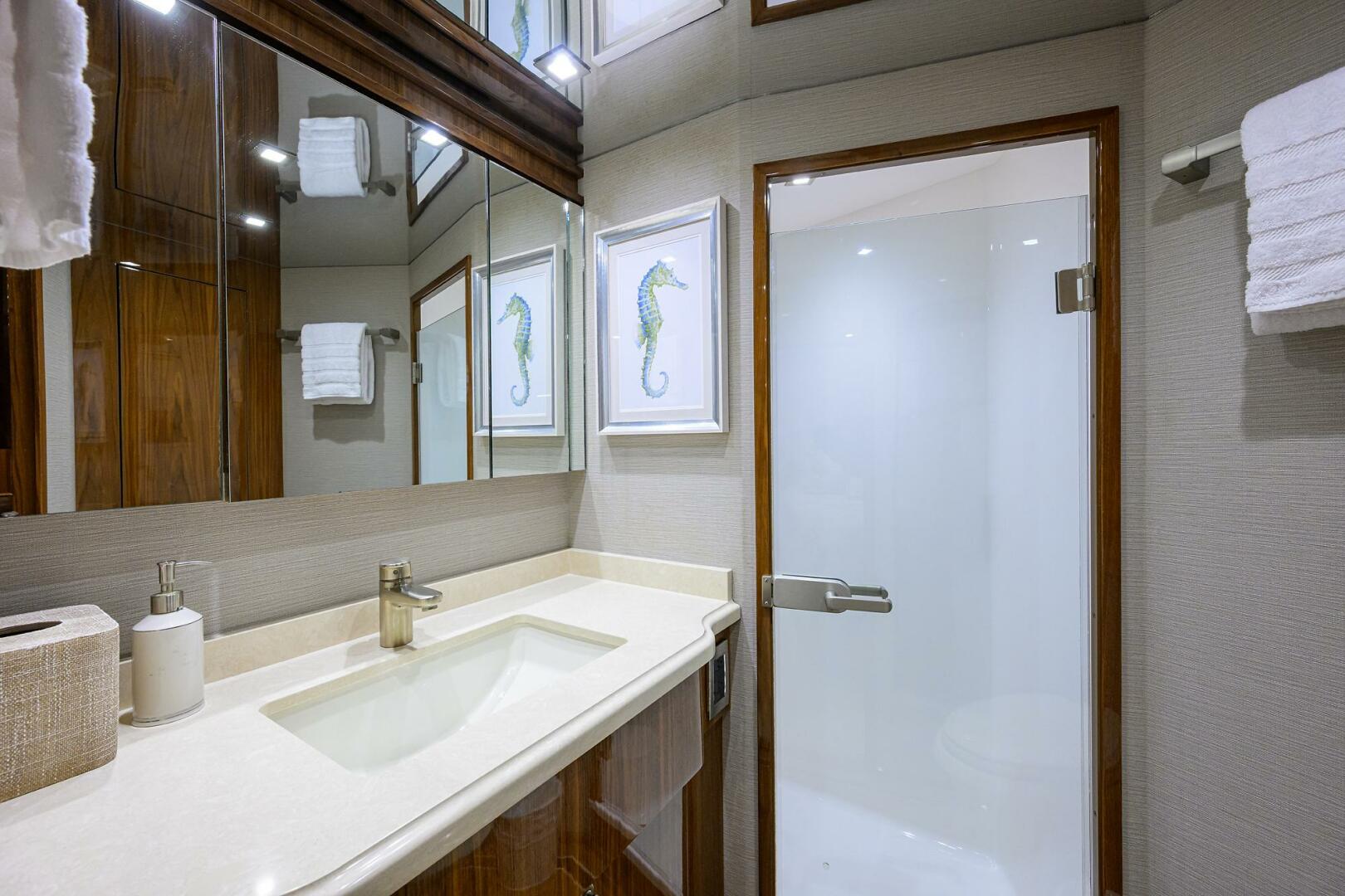 2021 Viking 72 Convertible - Image 15