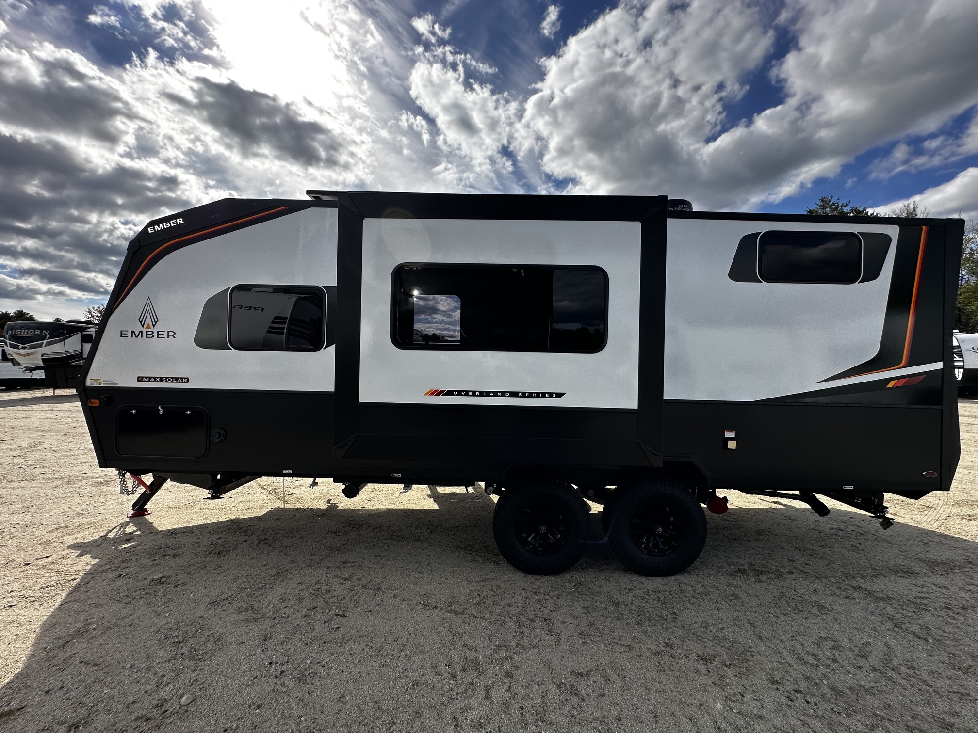 2027 Ember Overland Series 221MSL - Image 3