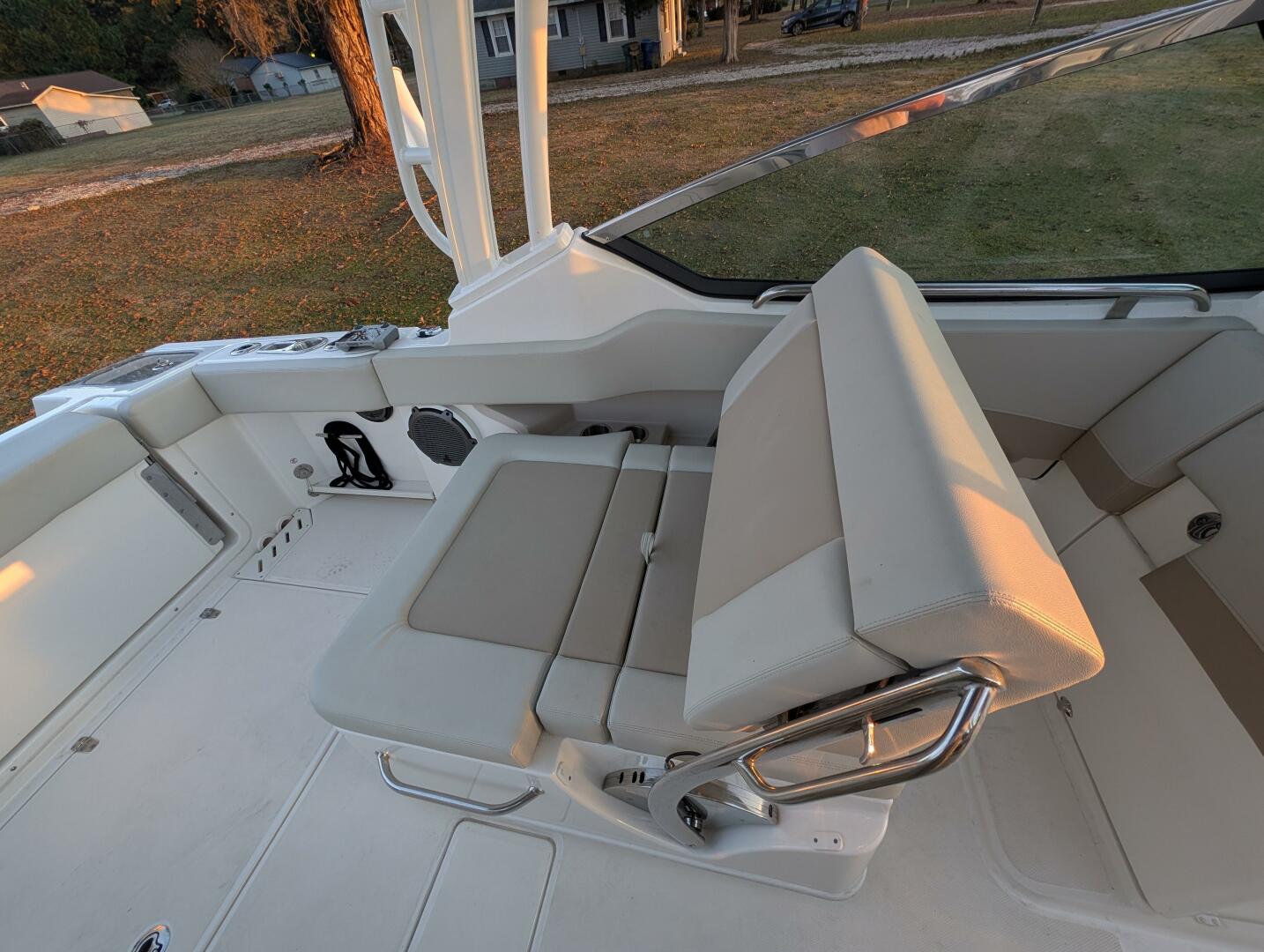 2023 Boston Whaler 240 Vantage - Image 49