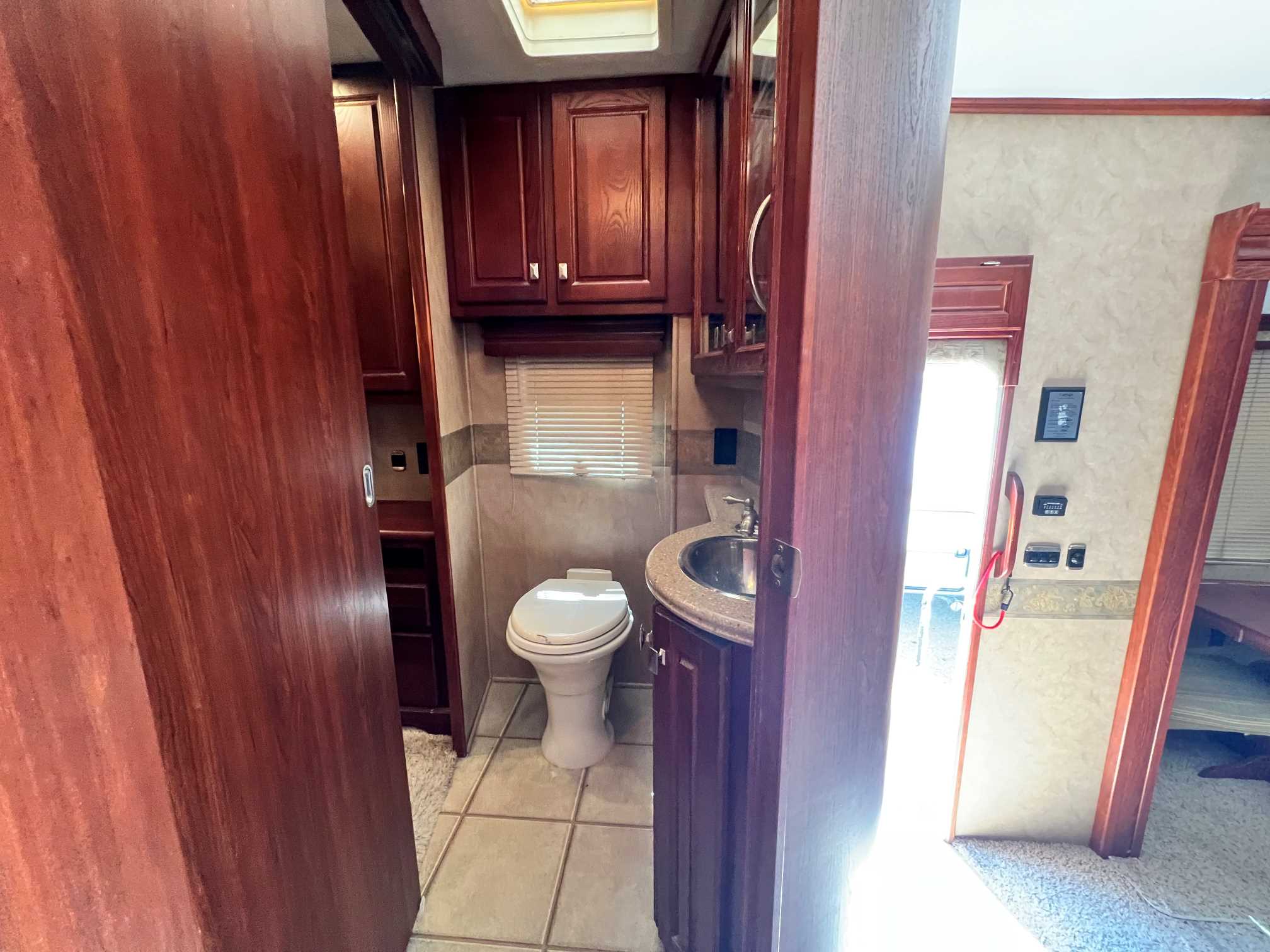 2010 Carriage Carri-Lite 37MSTR - Image 16