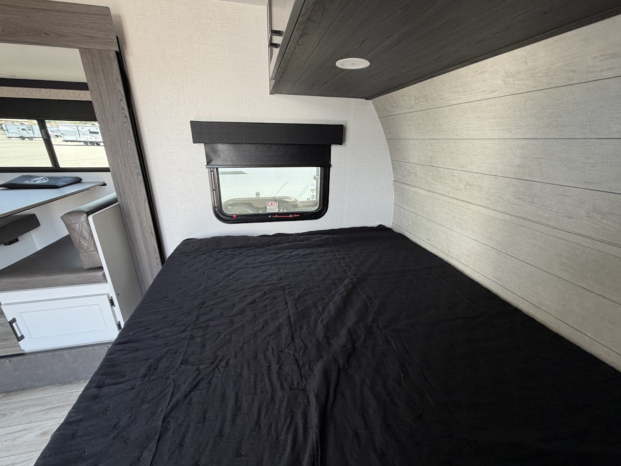 2026 VENTURE RV SPORTTREK STINGER 222VUD - Image 17