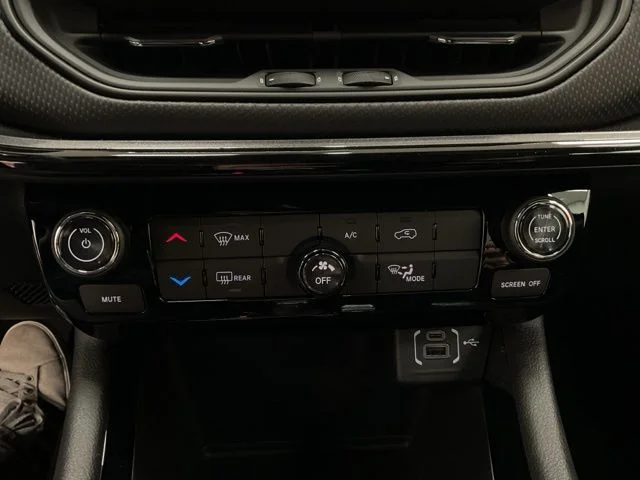 2026 Jeep Compass Latitude Altitude 4x4 - Image 27