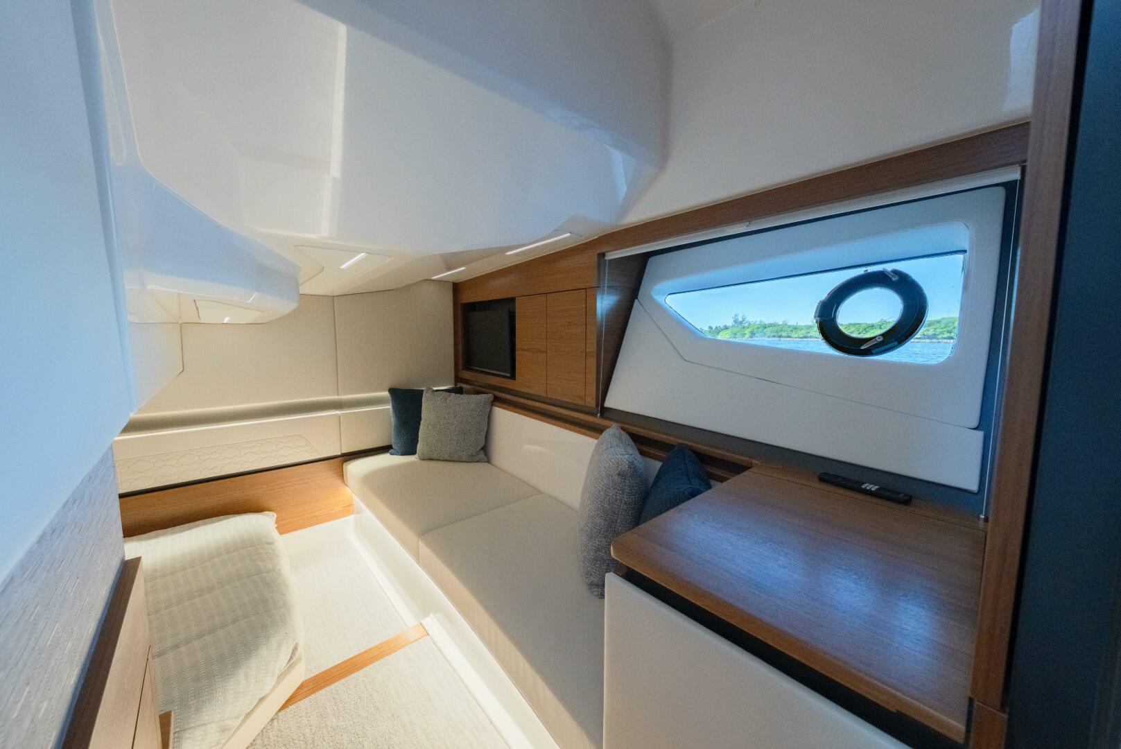 2025 Tiara Yachts 43 LE - Image 44
