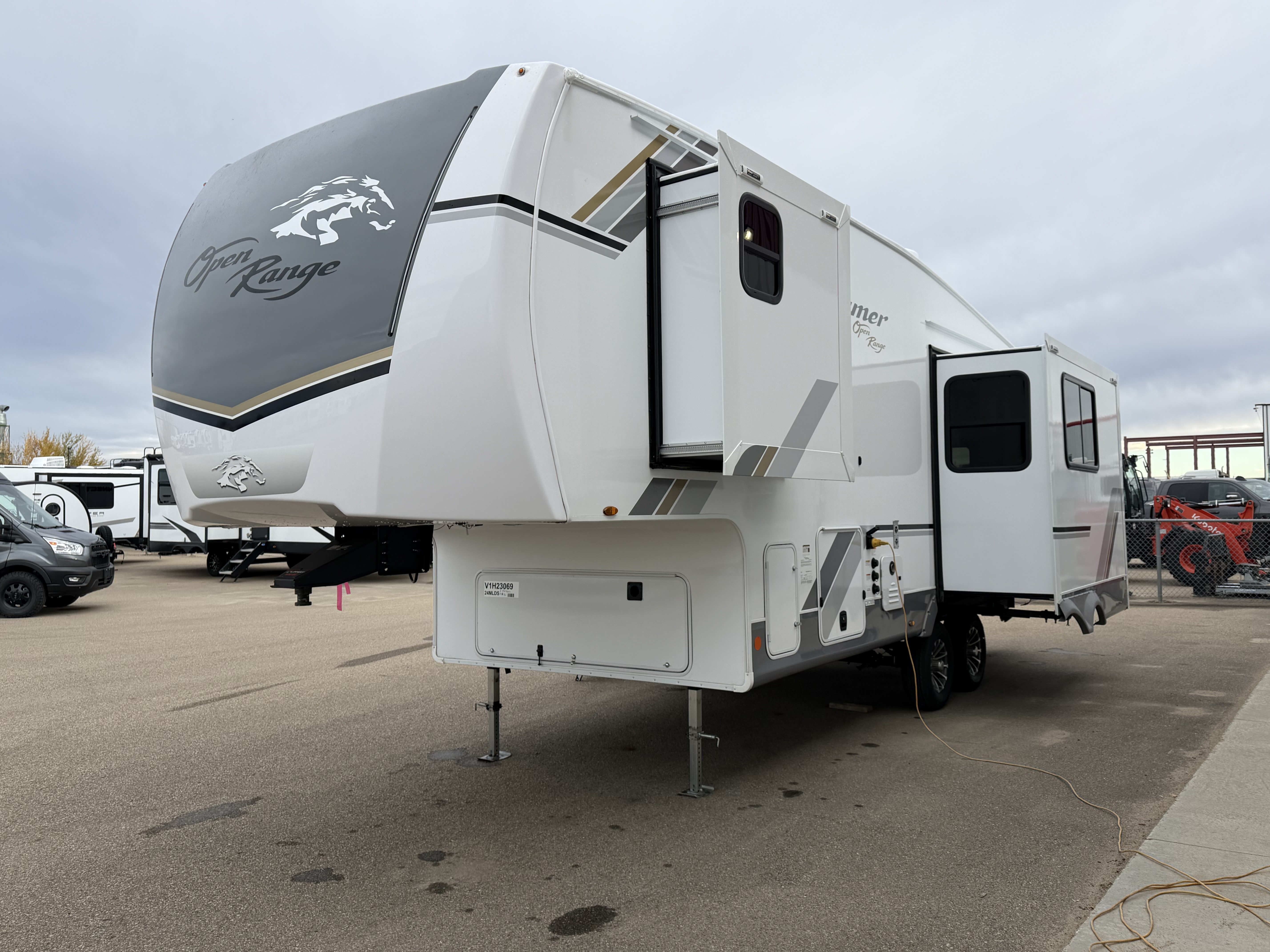 2027 Highland Ridge Open Range Roamer Light Duty 24MLDS - Image 6