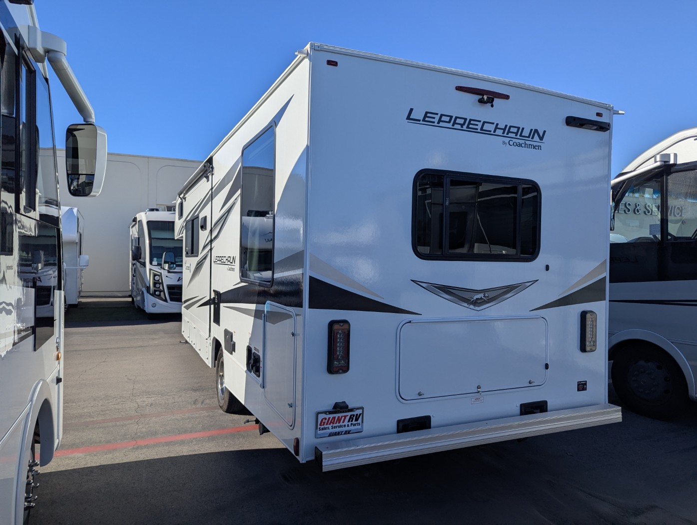 2025 Coachmen Leprechaun 260QB - Ford E-450 - Image 4