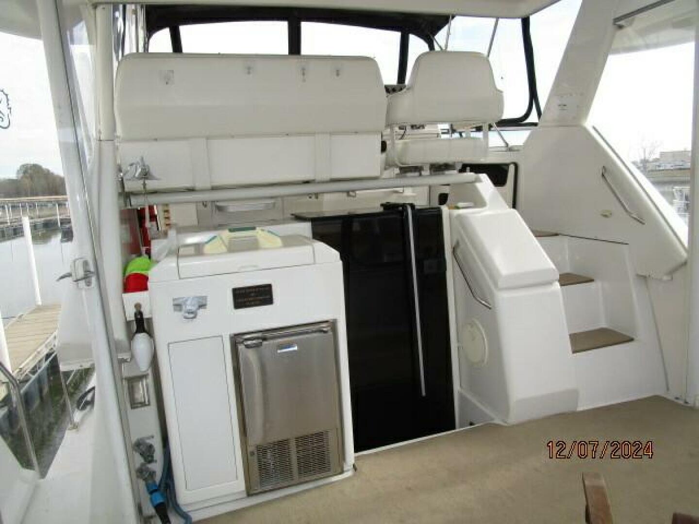 1999 Carver 40 Cockpit - Image 33