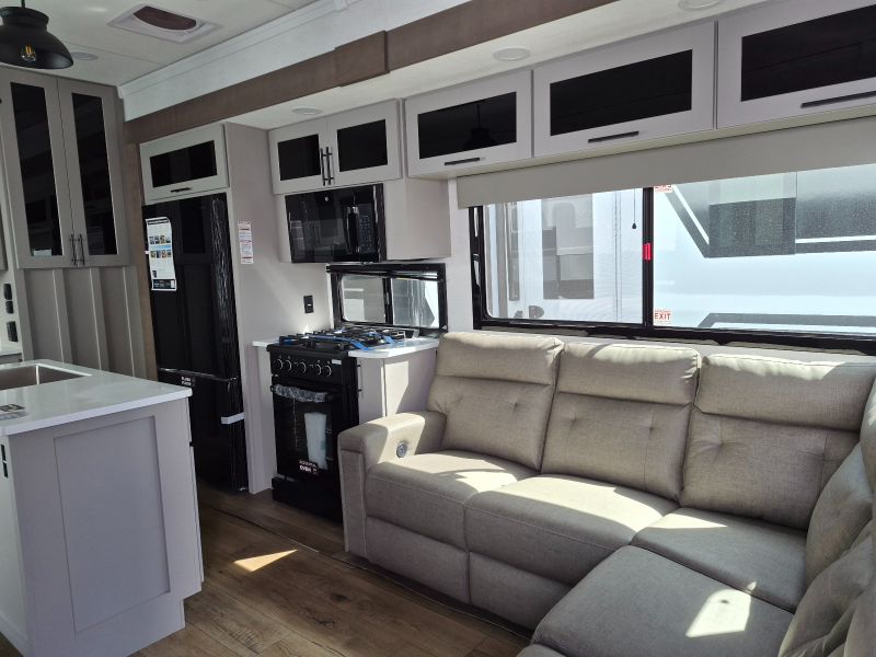 2026 Alliance RV Valor 41V13 - Image 4