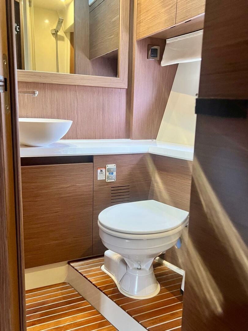 2017 Beneteau Monte Carlo 4 - Image 27