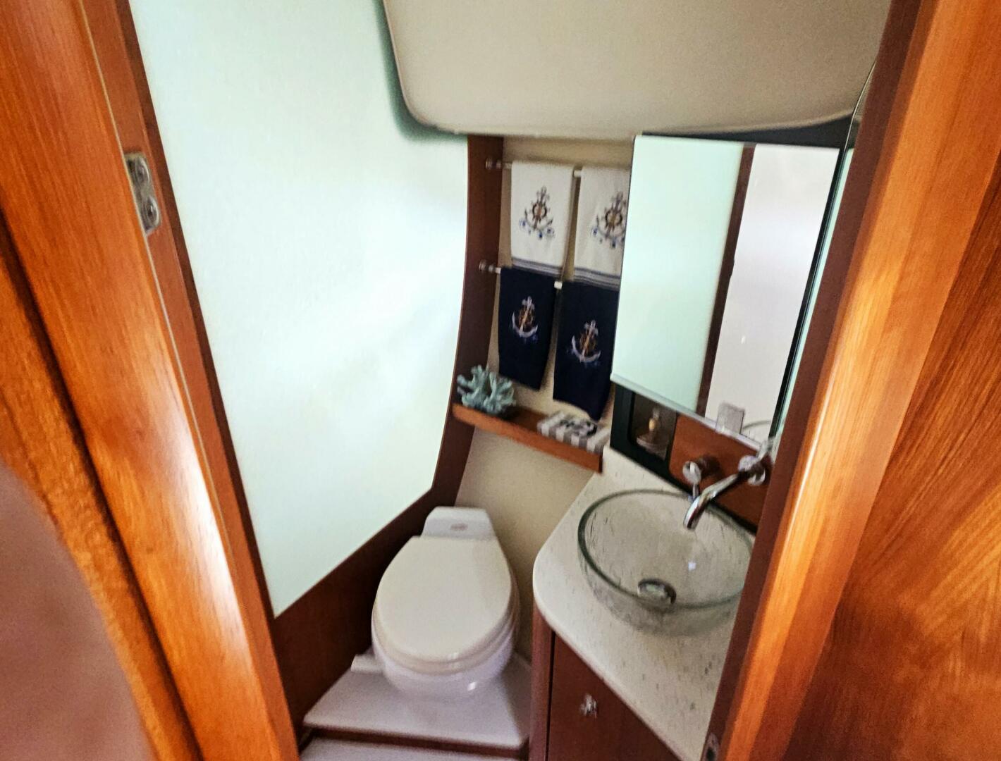 2006 Tiara Yachts 4300 Sovran - Image 22