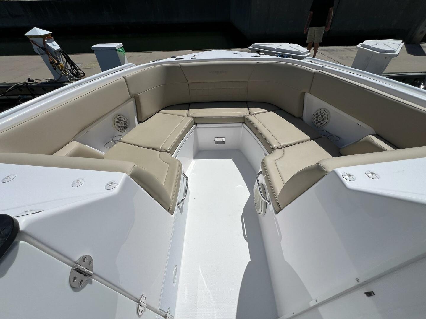 2019 Everglades 340 Dual Console - Image 26