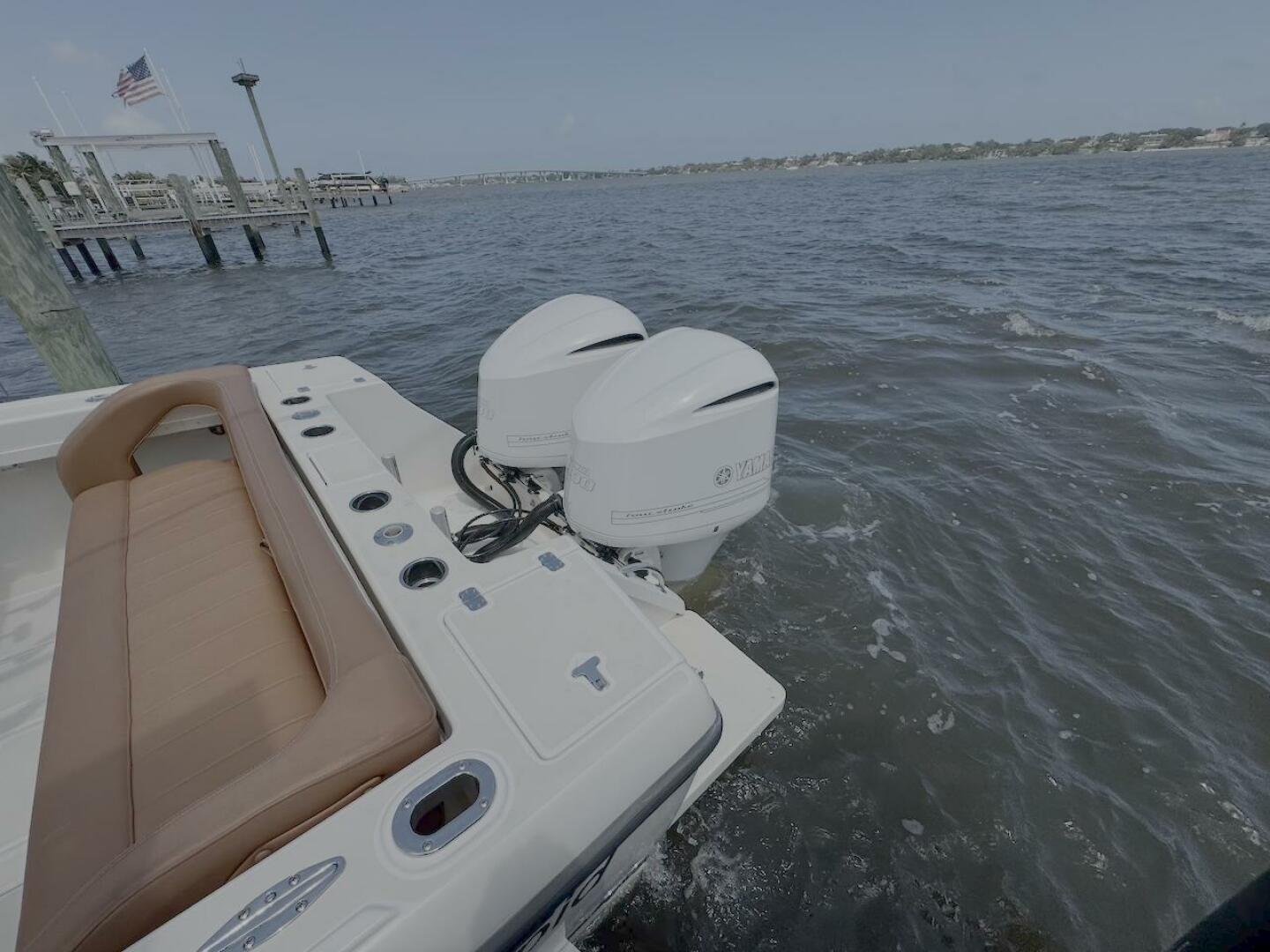 2004 Intrepid 32 CUDDY - Image 9