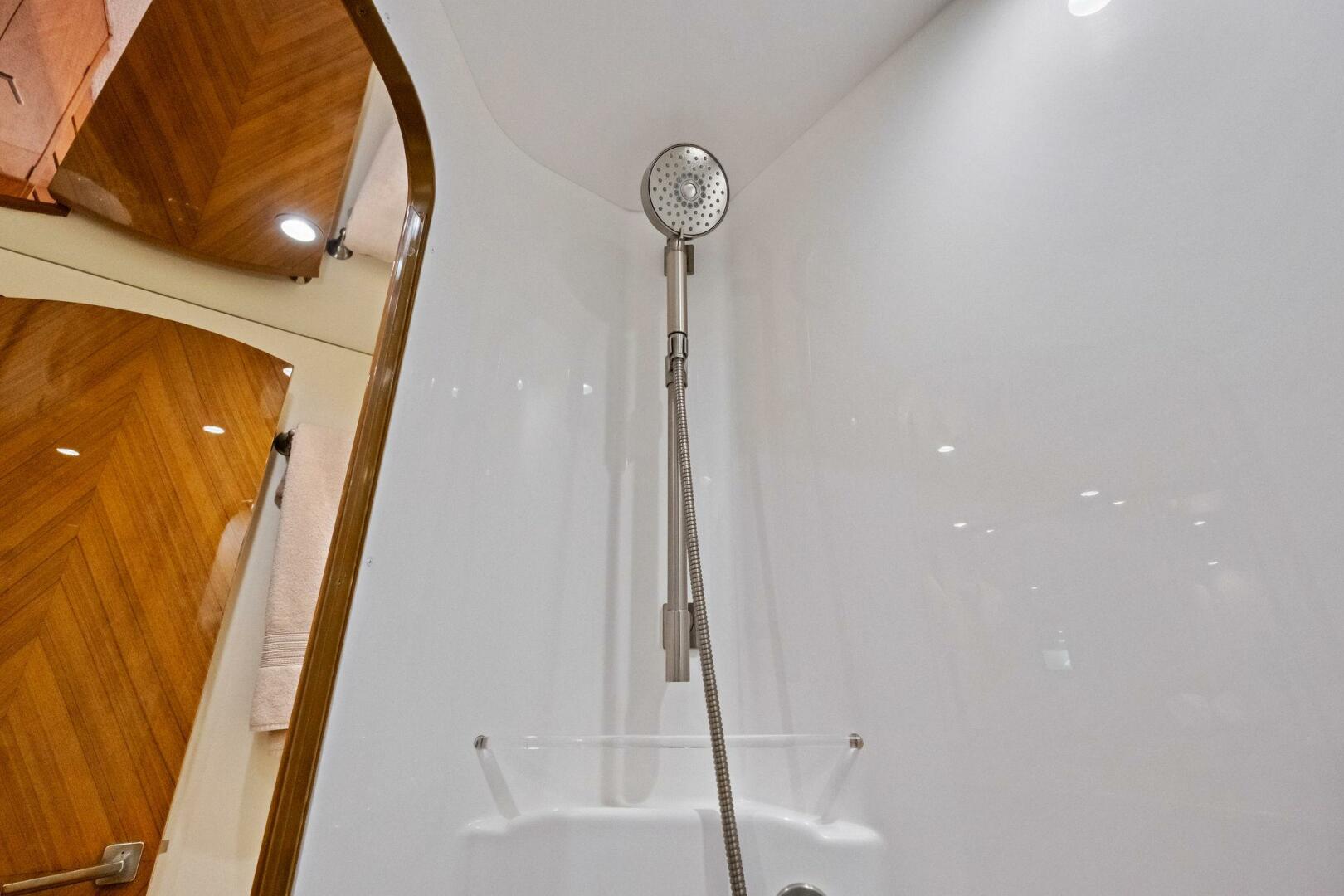 2012 Viking 82 Convertible - Image 30