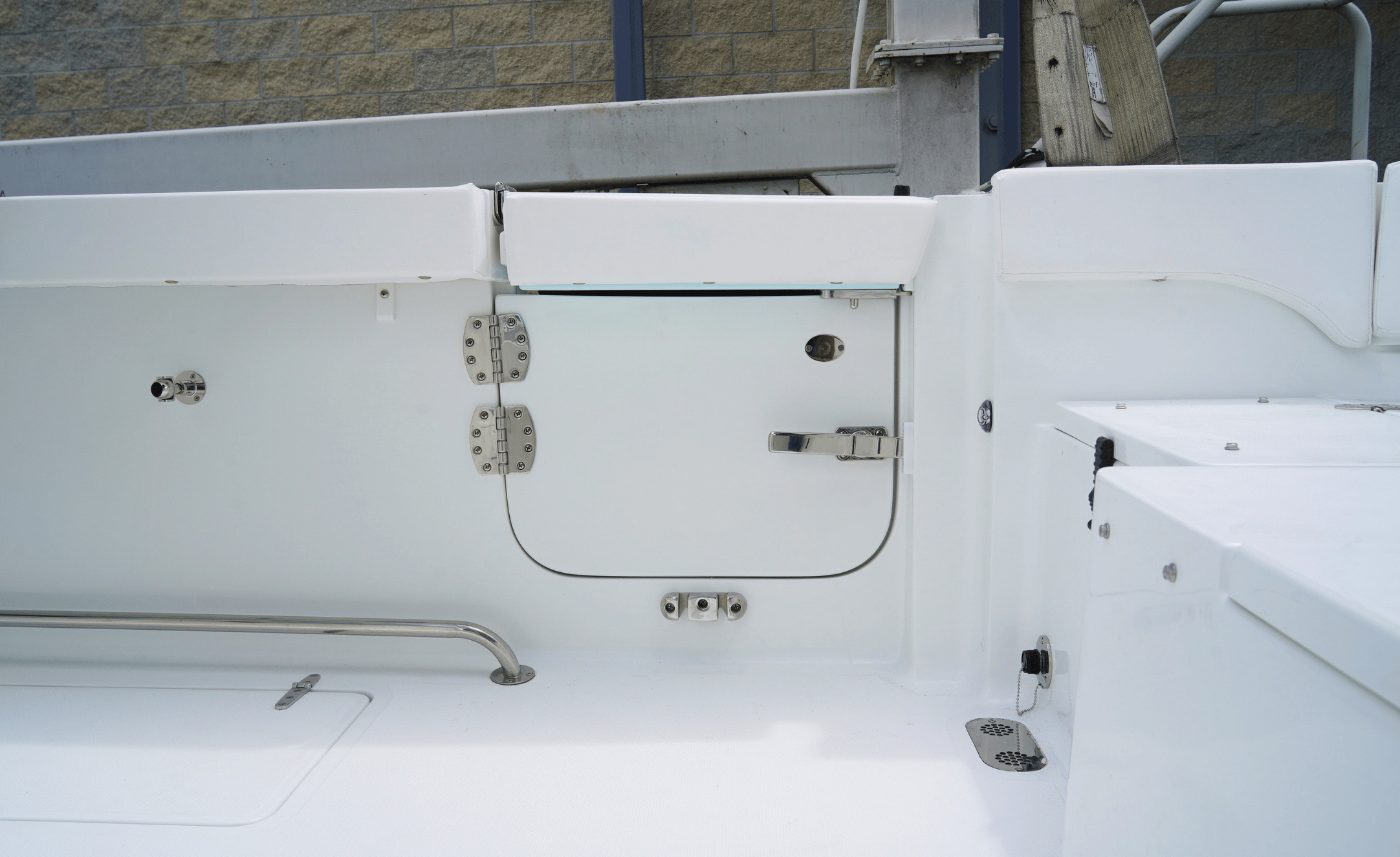 2027 SEA HUNT ULTRA 305SE - Image 30