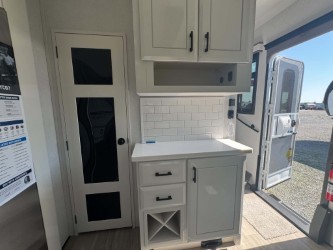 2027 JAYCO PINNACLE 32RLTS - Image 10