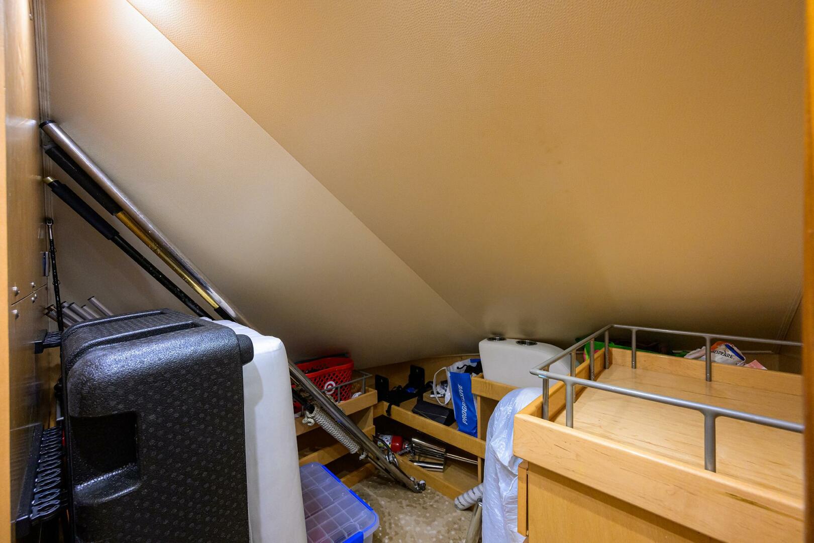 2014 Viking 76 Enclosed Bridge - Image 19
