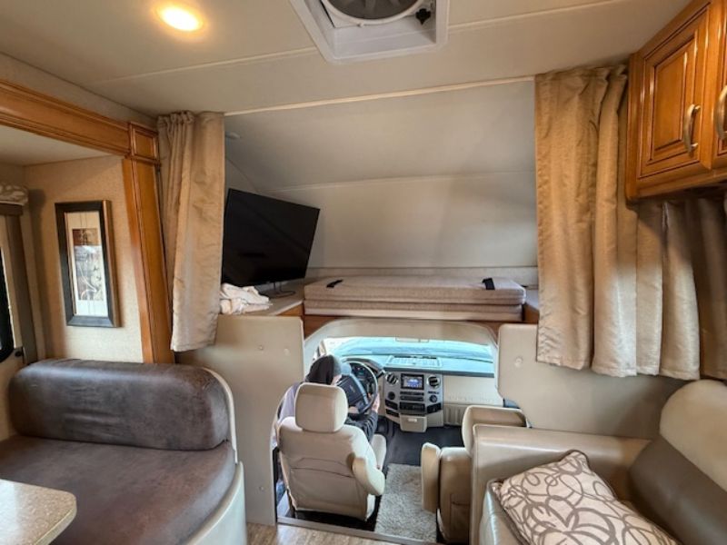 2017 Thor Motor Coach Four Winds Super C 35SB - Image 28
