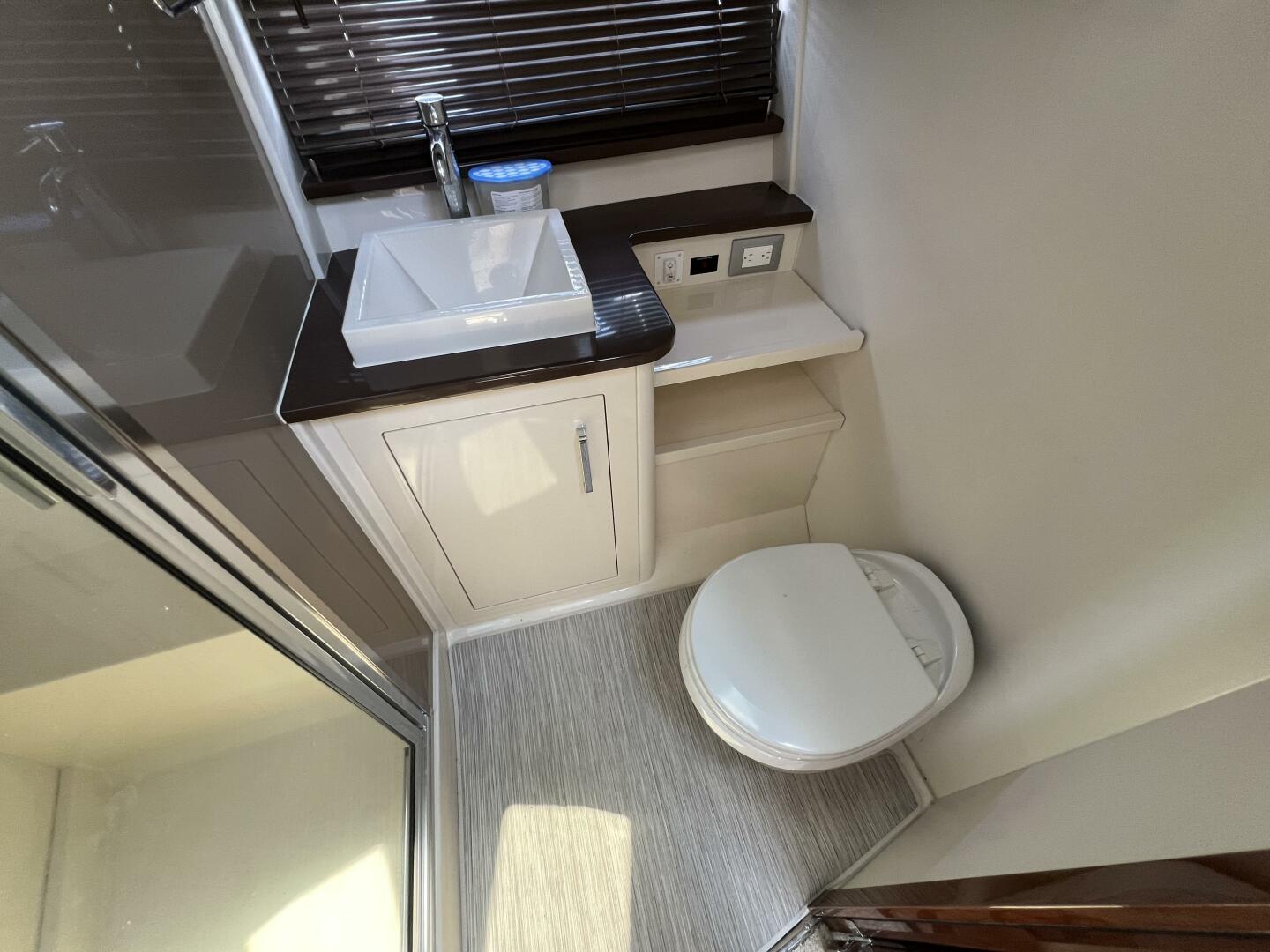 2016 Carver C34 Command Bridge - Image 26