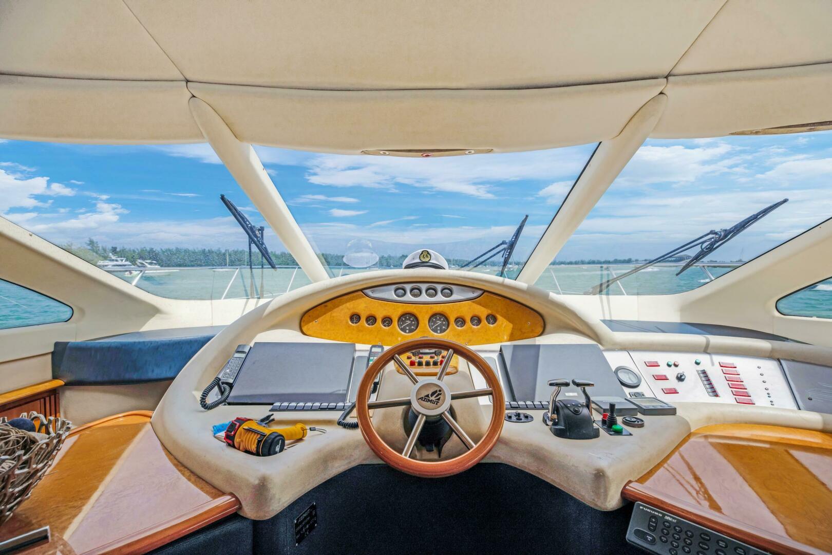 2004 Azimut Azimut 62 Base - Image 13