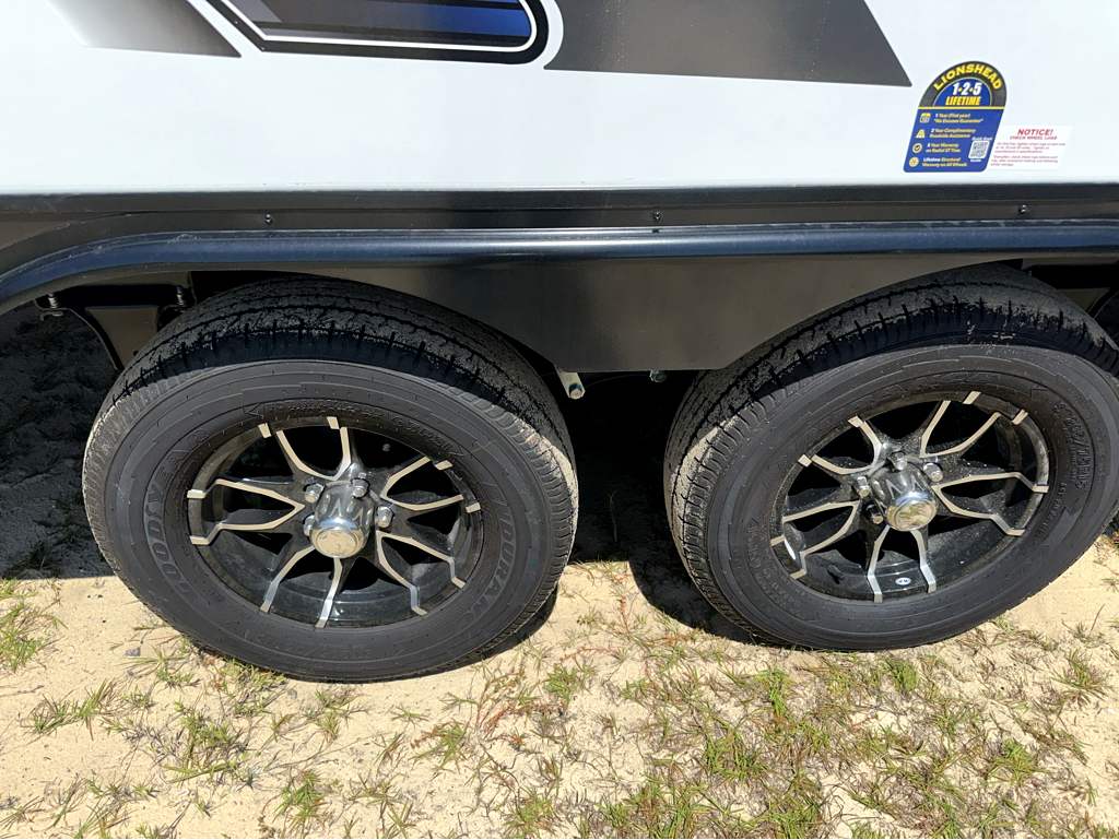 2026 VENTURE RV SPORTTREK 251VFK - Image 6