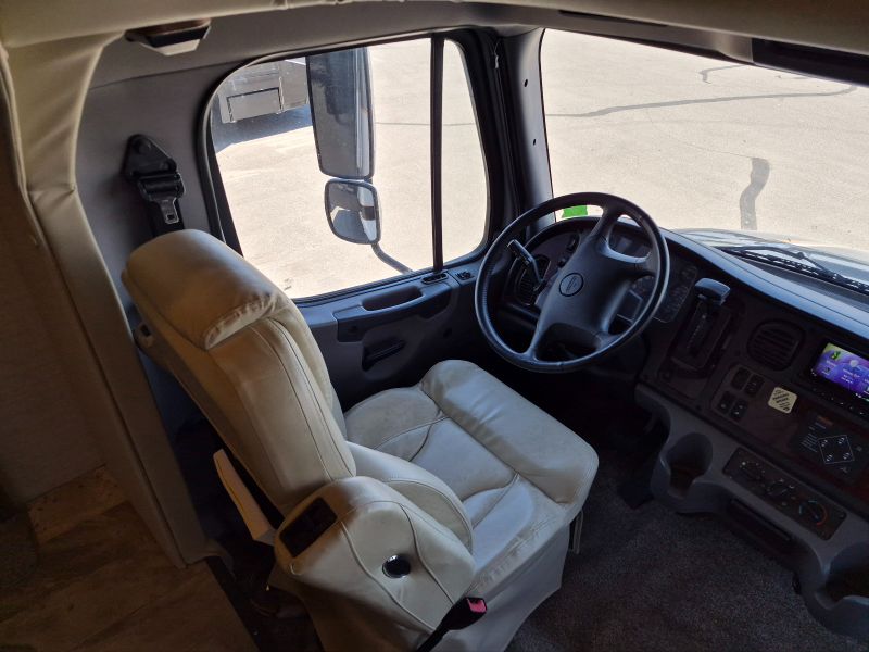 2018 Jayco Seneca 37HJ - Image 4