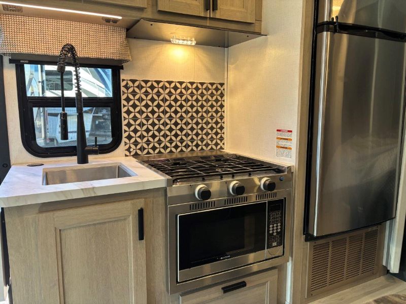 2024 Forest River Sunseeker 2860DS - Image 9