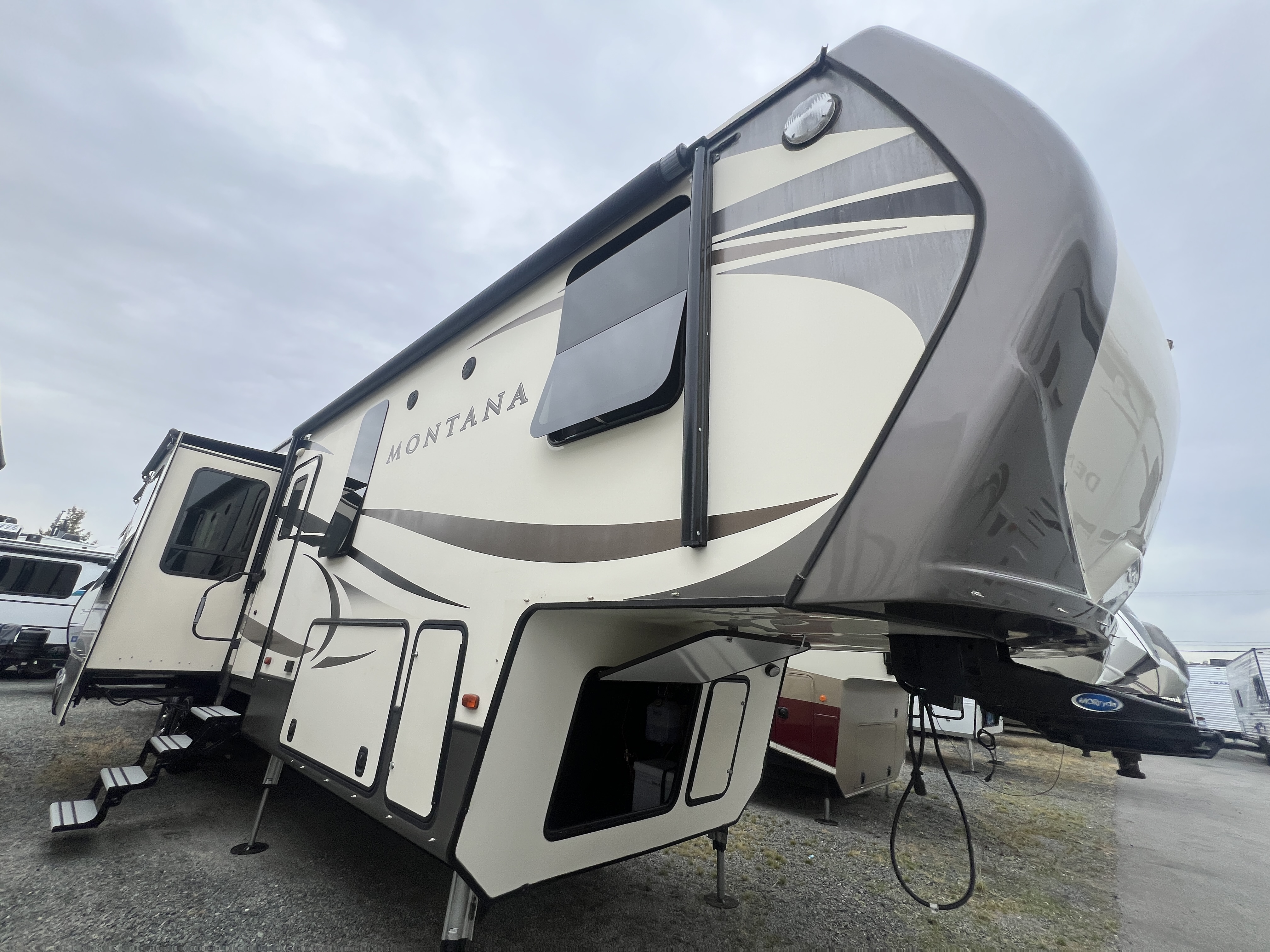 2017 Keystone Montana High Country 379RD - Image 1