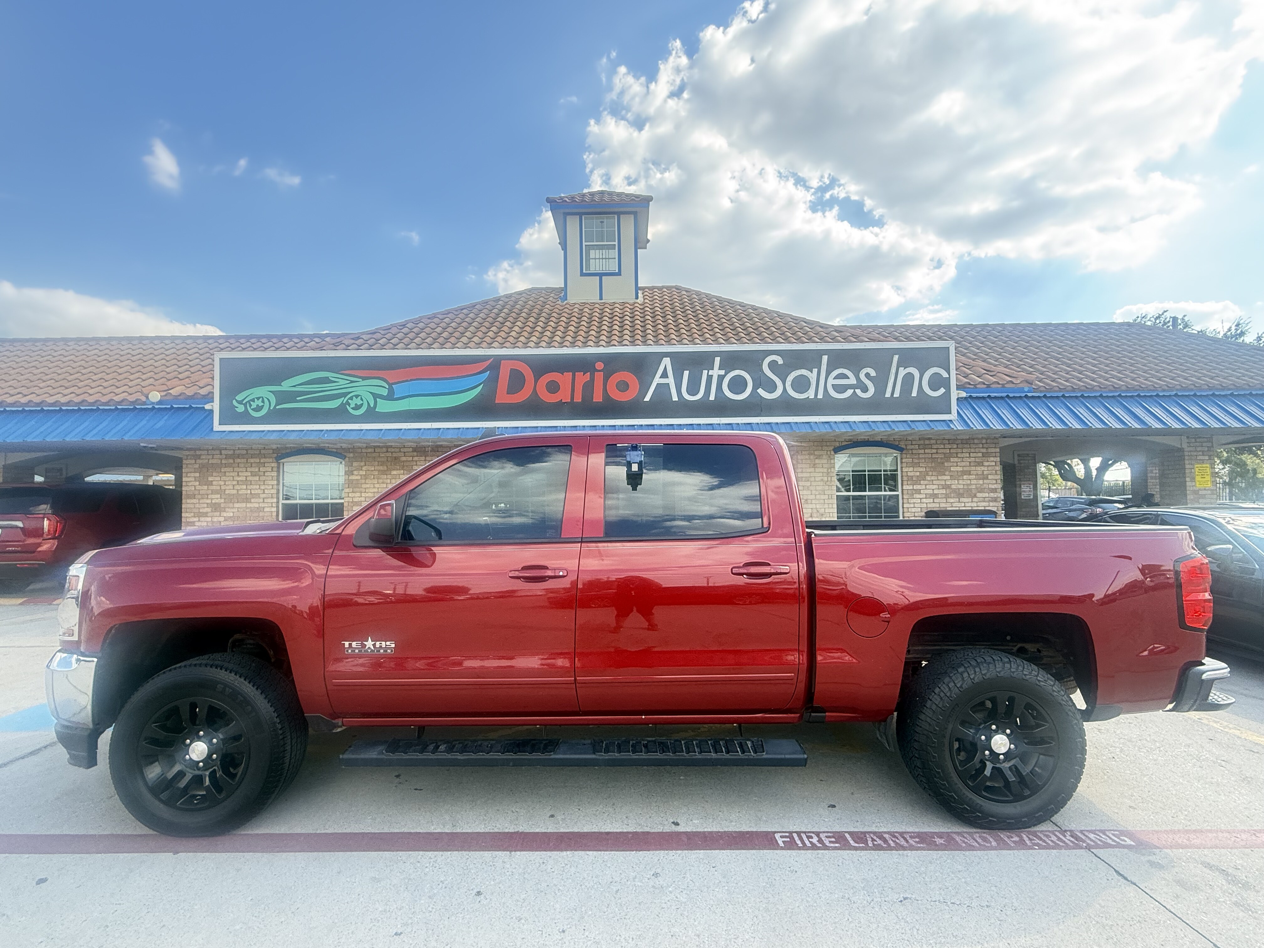 2018 Chevrolet Silverado 1500 Crew Cab LT 4WD - Image 4