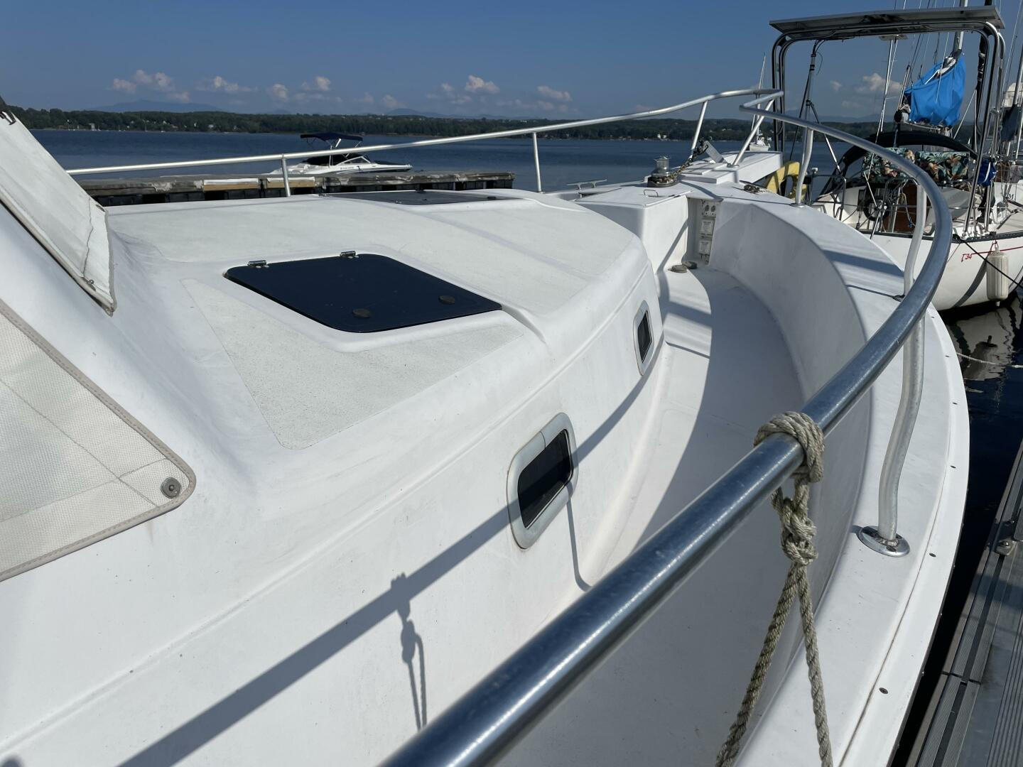 2000 Mainship 390 - Image 4