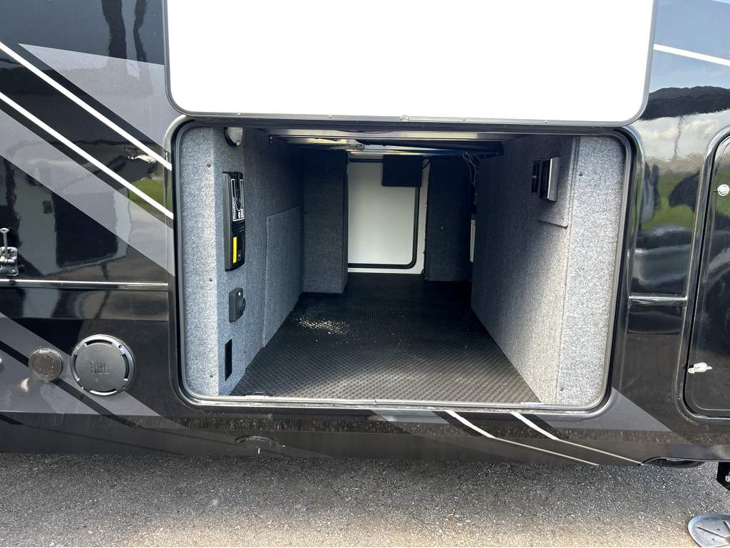 2027 JAYCO PINNACLE 32RLTS - Image 6